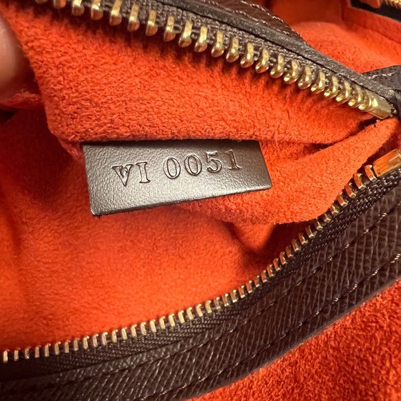 Authentic Louis Vuitton Damier Ebene Brera handbag - Picture 10 of 10